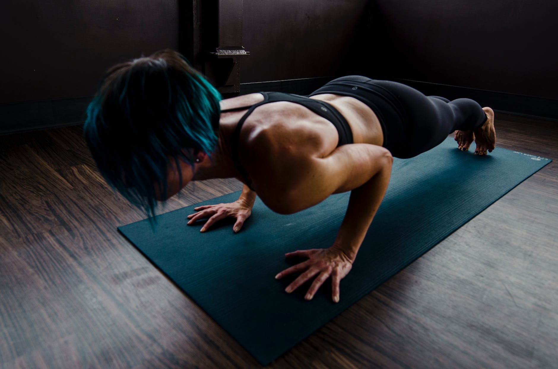 woman doing push ups